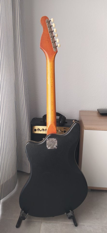 Guitarra eléctrica Egmond, Typhoon V3