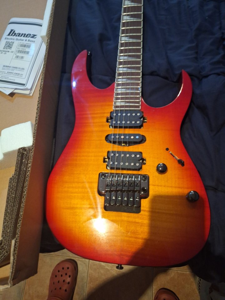 Ibanez RG470DXFMCS Edt Cherry Sunburst ( NUEVA) de segunda mano · Foto 3 de 9 · Castellón · 350 €