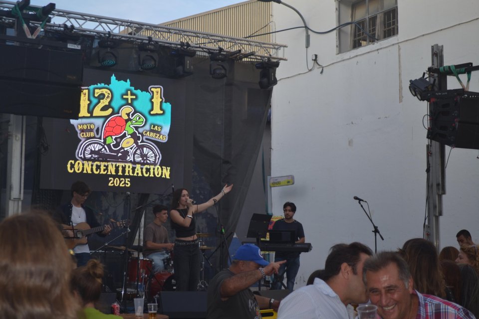 Se busca bajista para banda pop-rock