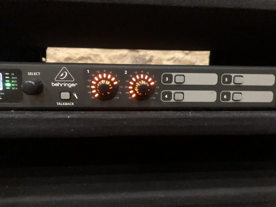 Behringer X32 CORE de segunda mano · Foto 3 de 9 · A Coruña · 1000 €