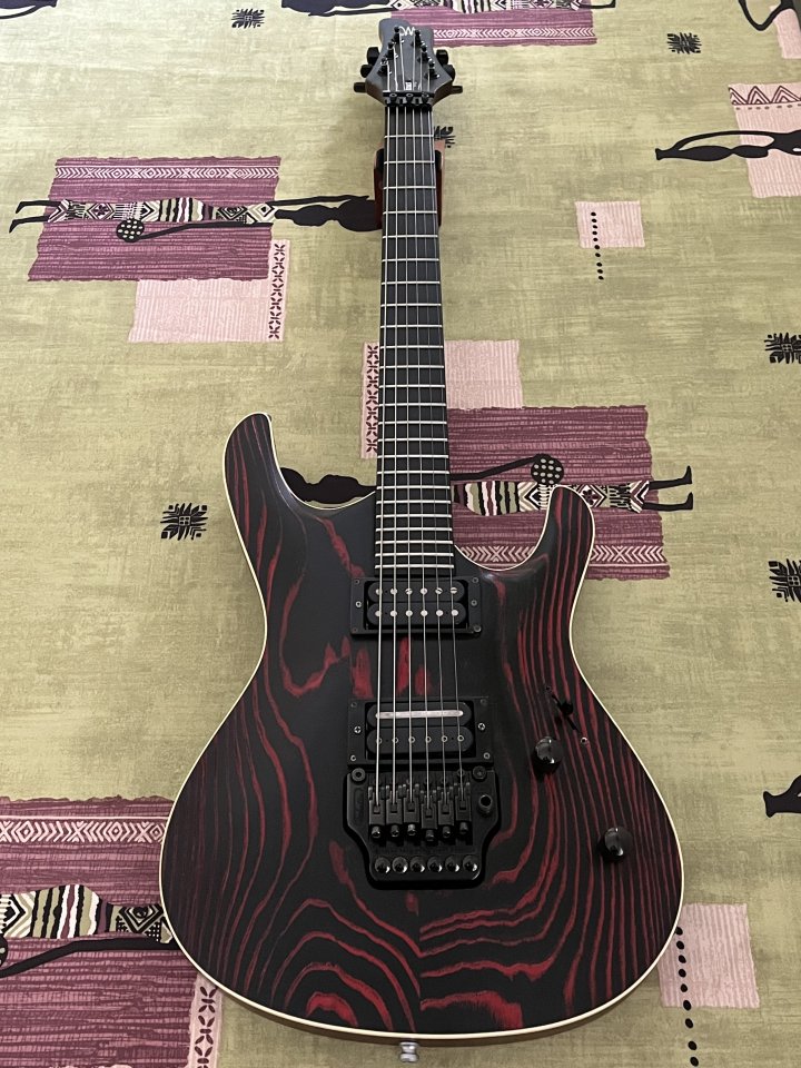 Mayones Setius Gothic Monolith Black Red Pored Ash con DiMarzio Petrucci de segunda mano · Foto 3 de 5 · Madrid · 1999 €