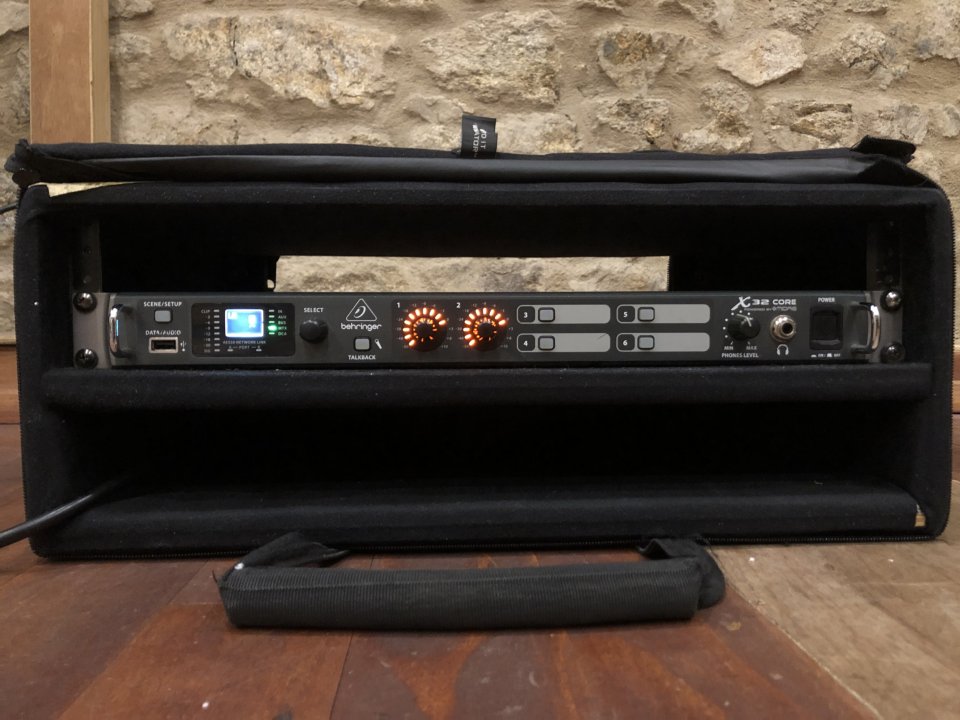 Behringer X32 CORE de segunda mano · Foto 4 de 9 · A Coruña · 1000 €