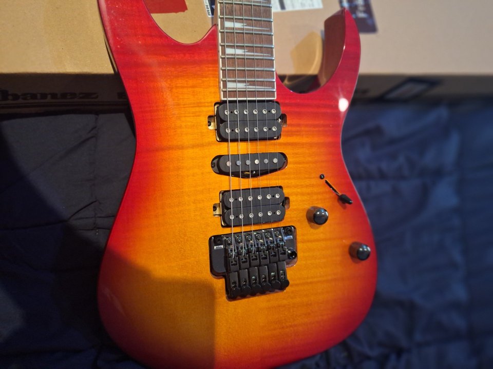 Ibanez RG470DXFMCS Edt Cherry Sunburst ( NUEVA) de segunda mano · Foto 5 de 9 · Castellón · 350 €