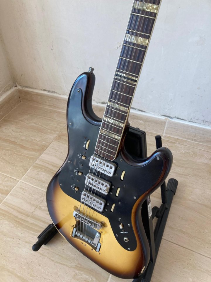 Guitarra Hofner Barítono 176 - 1962 de segunda mano · Foto 2 de 4 · Barcelona · 1150 €