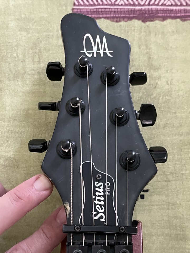 Mayones Setius Gothic Monolith Black Red Pored Ash con DiMarzio Petrucci de segunda mano · Foto 5 de 5 · Madrid · 1999 €