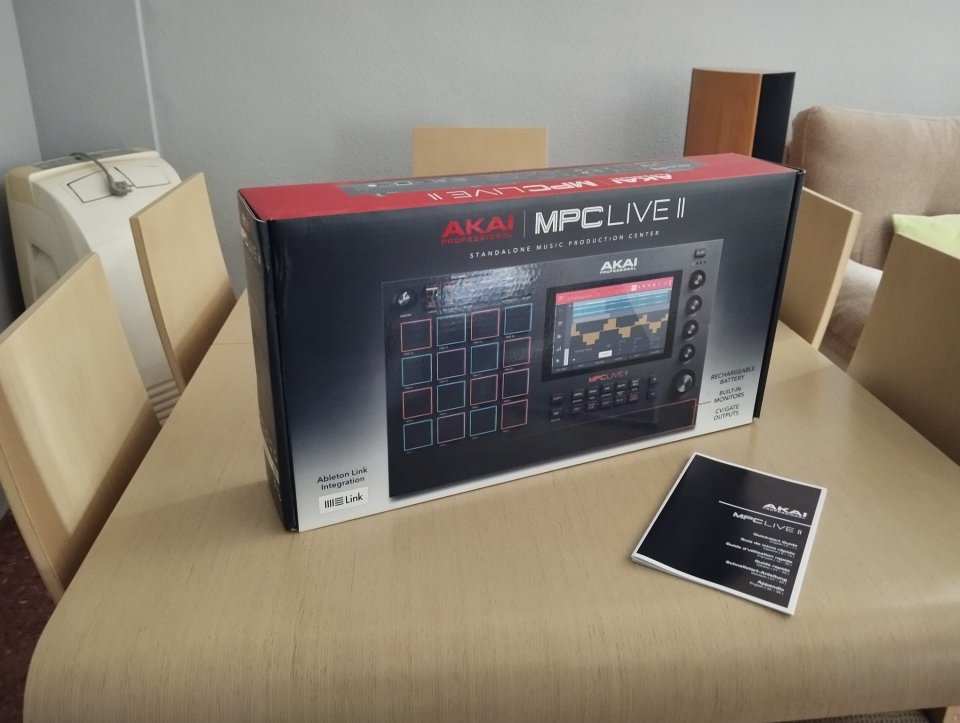 Akai mpc live 2 de segunda mano · Foto 1 de 6 · Valencia · 700 €