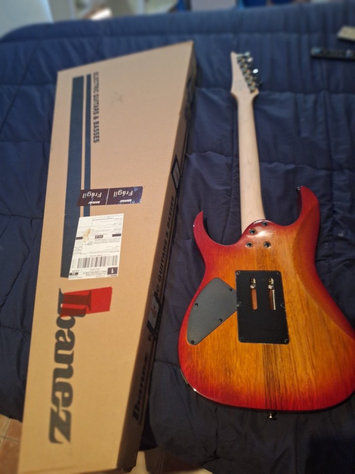 Ibanez RG470DXFMCS Edt Cherry Sunburst ( NUEVA) de segunda mano · Foto 7 de 9 · Castellón · 350 €