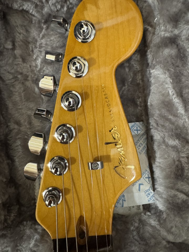 Fender American Ultra Stratocaster HSS 2023 de segunda mano · Foto 3 de 5 · Sevilla · 1849 €