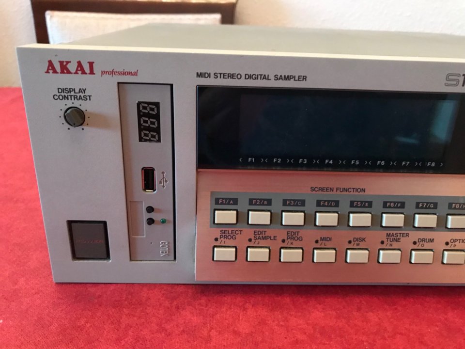 Akai S1000 + extras