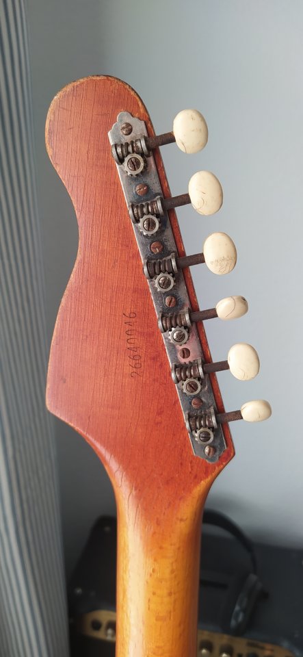 Guitarra eléctrica Egmond, Typhoon V3