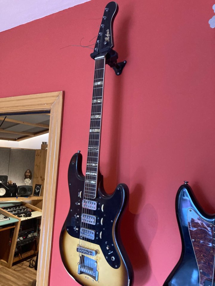 Guitarra Hofner Barítono 176 - 1962 de segunda mano · Foto 4 de 4 · Barcelona · 1150 €