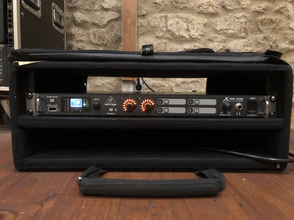 Behringer X32 CORE de segunda mano · Foto 7 de 9 · A Coruña · 1000 €