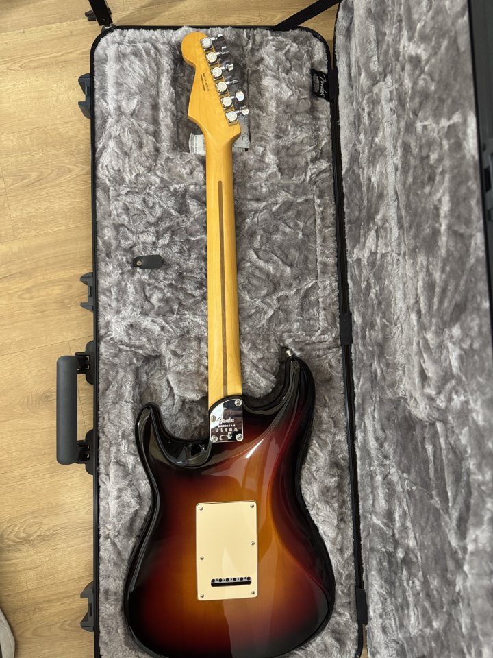 Fender American Ultra Stratocaster HSS 2023 de segunda mano · Foto 4 de 5 · Sevilla · 1849 €