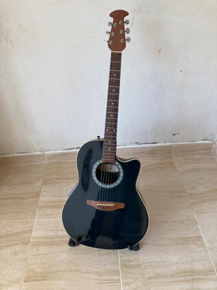 Acústica Ovation Standard Americana 1998 de segunda mano · Foto 1 de 5 · Barcelona · 720 €