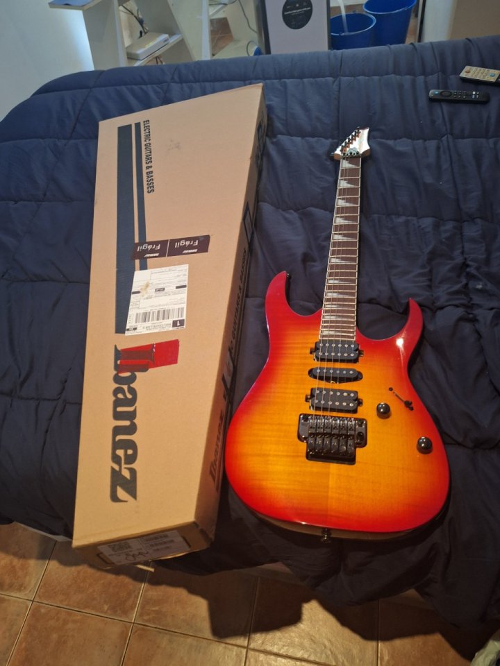 Ibanez RG470DXFMCS Edt Cherry Sunburst ( NUEVA) de segunda mano · Foto 9 de 9 · Castellón · 350 €