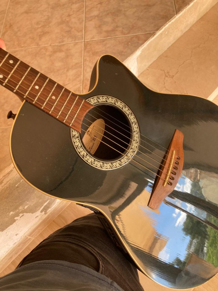 Acústica Ovation Standard Americana 1998 de segunda mano · Foto 2 de 5 · Barcelona · 720 €