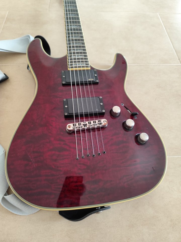 Schecter Hellraiser Special Korea EMG de segunda mano · Foto 1 de 4 · Castellón · 650 €
