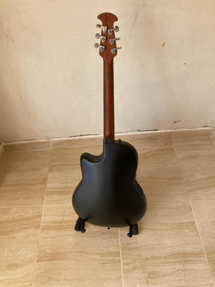 Acústica Ovation Standard Americana 1998 de segunda mano · Foto 3 de 5 · Barcelona · 720 €