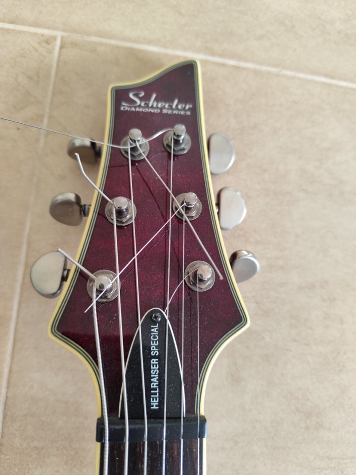 Schecter Hellraiser Special Korea EMG de segunda mano · Foto 3 de 4 · Castellón · 650 €