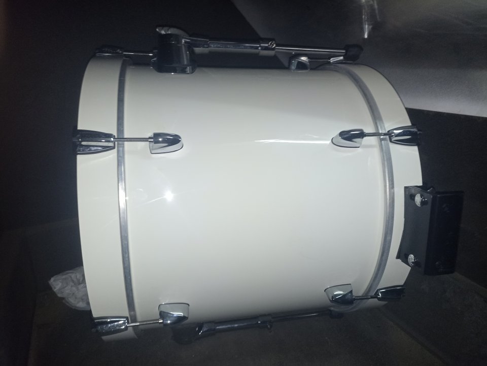 Bombo Yamaha Stage Custom 18x15 Blanco Pure white