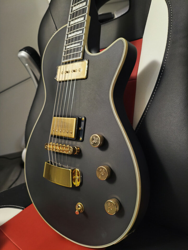 Hagstrom ultra Max límited p90 gold nueva