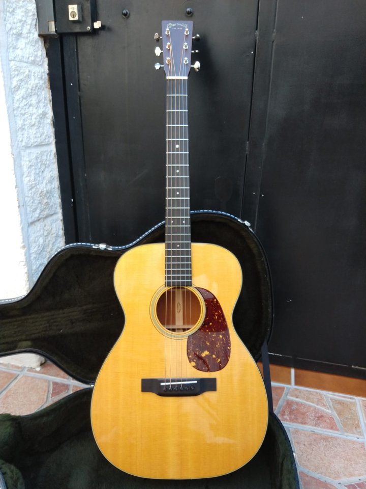 GUITARRA MARTIN 00-18