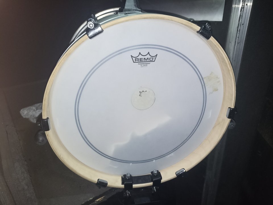 Bombo Yamaha Stage Custom 18x15 Blanco Pure white