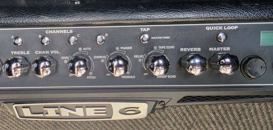 Amplificador Line 6 Spider IV + Pedalera FBV Express de segunda mano · Foto 3 de 10 · Araba · 300 €