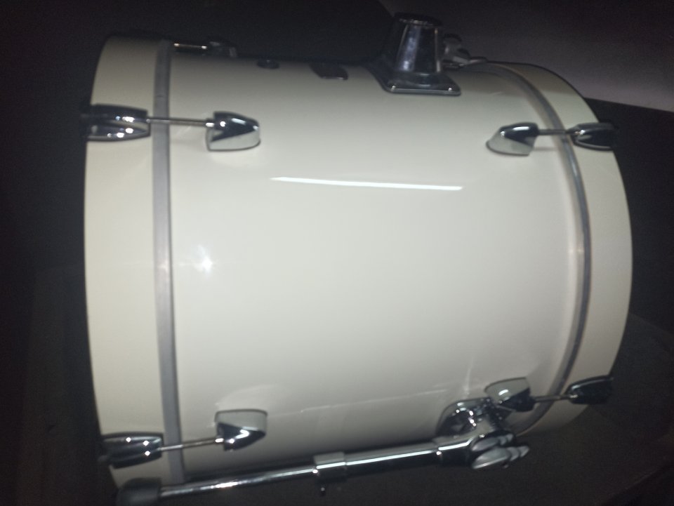 Bombo Yamaha Stage Custom 18x15 Blanco Pure white