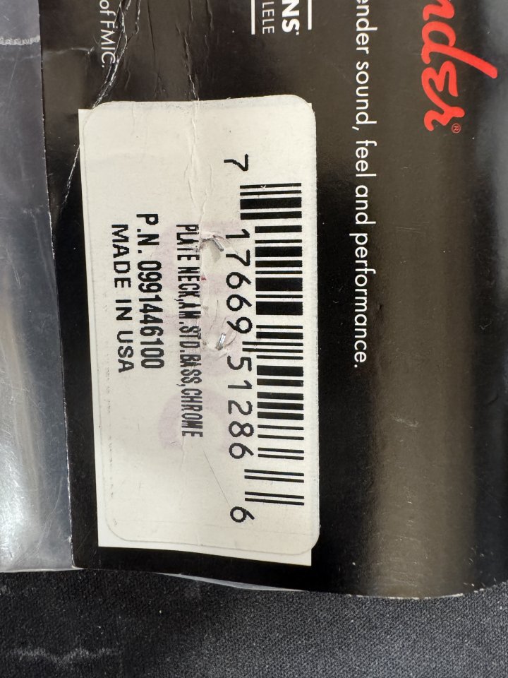 Placa original Fender mástil USA + Tornillos de segunda mano · Foto 2 de 2 · Sevilla · 14 €