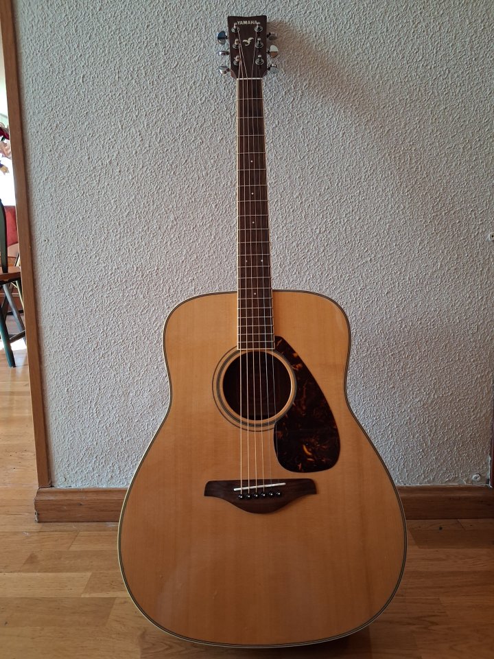 Guitarra acústica Yamaha FG720S de segunda mano · Foto 1 de 10 · Madrid · 215 €