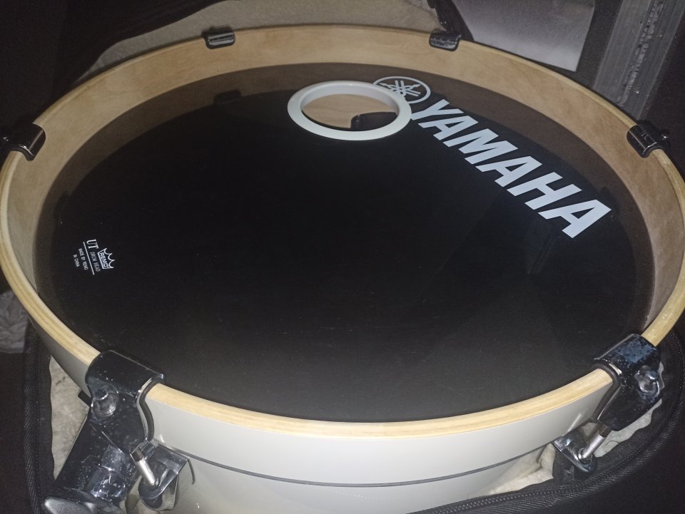 Bombo Yamaha Stage Custom 18x15 Blanco Pure white