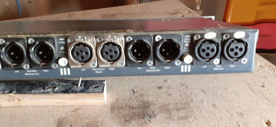 Procesador de sonido Hitec Audio de 3 vías estéreo de segunda mano · Foto 4 de 8 · Cáceres · 50 €