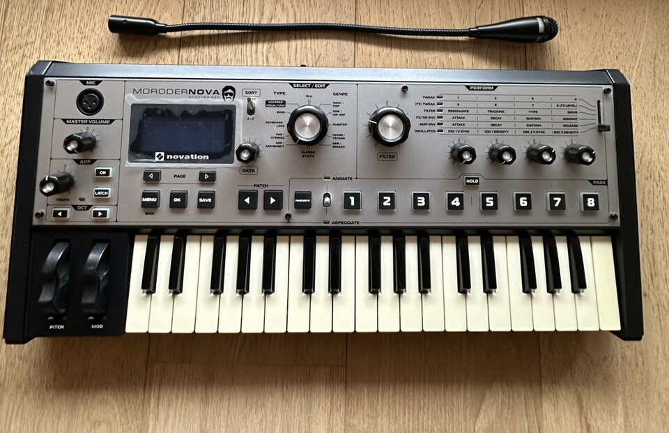 Novation MoroderNova RESERVADO