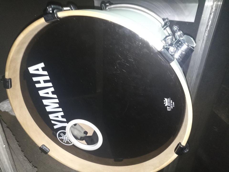 Bombo Yamaha Stage Custom 18x15 Blanco Pure white