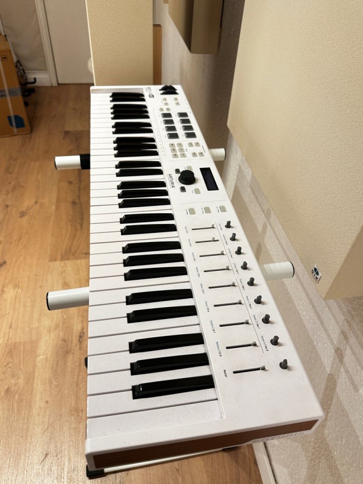 Arturia Keylab Essential 61 MKII + Soporte de segunda mano · Foto 1 de 3 · Valencia · 75 €
