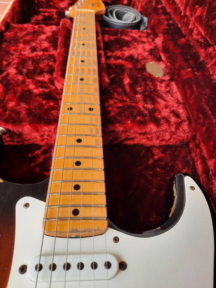 Stratocaster Custom Shop 1954 60th Anniversary. CAMBIOS dentro