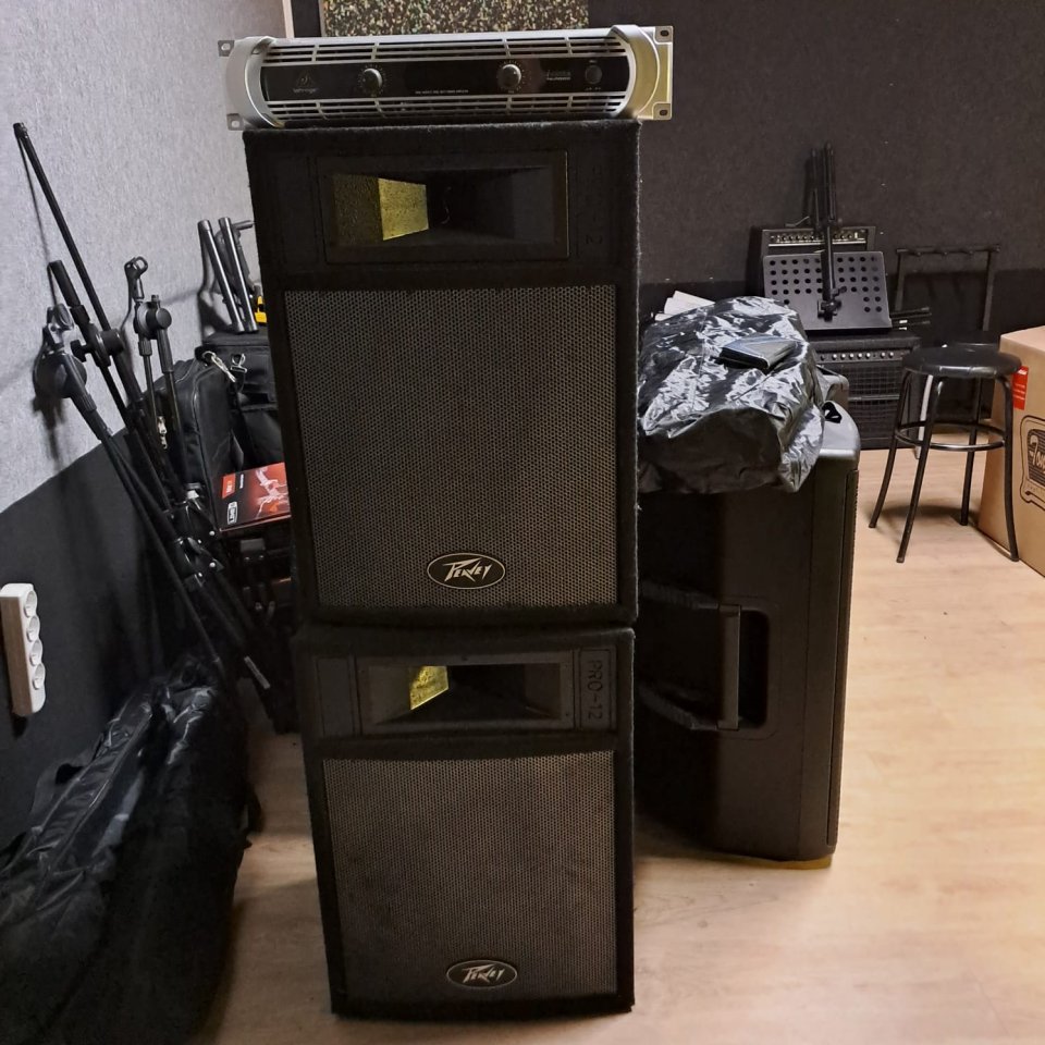 Altavoces Peavey PRO 12 + Etapa Behringer REBAJADO