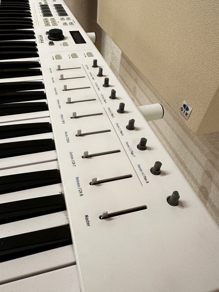 Arturia Keylab Essential 61 MKII + Soporte de segunda mano · Foto 2 de 3 · Valencia · 75 €