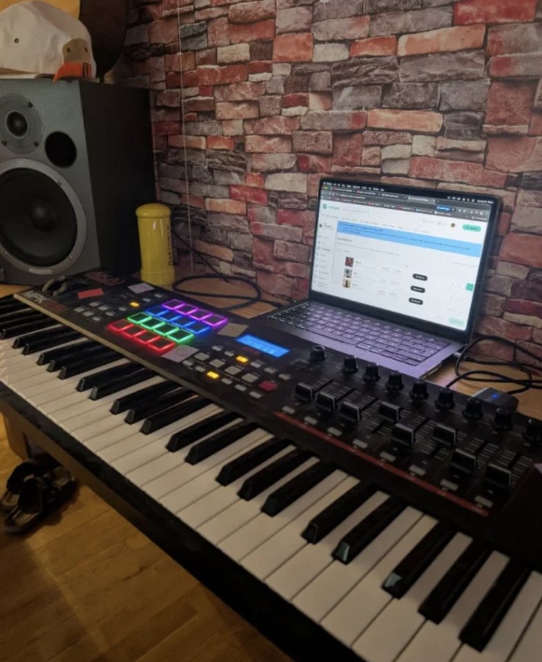 Akai MPK261 Con plugins de segunda mano · Foto 1 de 5 · Palencia · 200 €