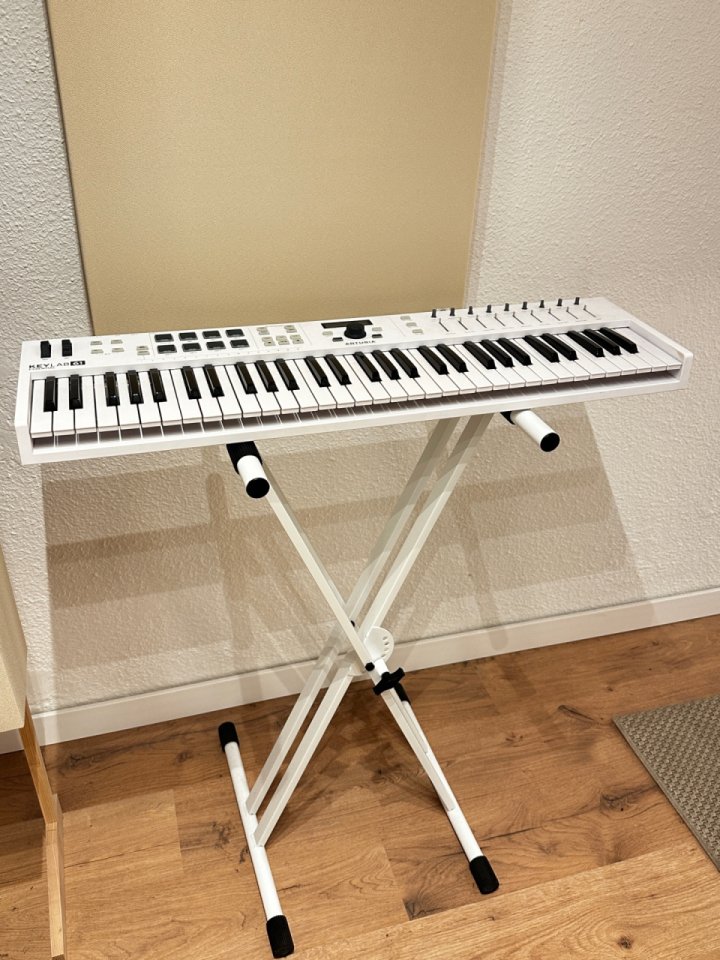 Arturia Keylab Essential 61 MKII + Soporte de segunda mano · Foto 3 de 3 · Valencia · 75 €