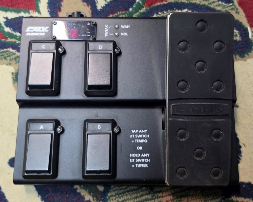 Amplificador Line 6 Spider IV + Pedalera FBV Express de segunda mano · Foto 8 de 10 · Araba · 300 €