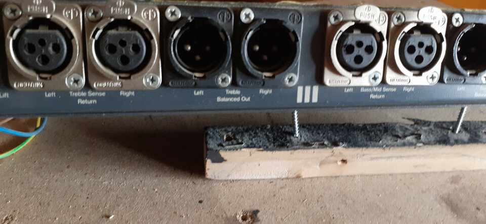 Procesador de sonido Hitec Audio de 3 vías estéreo de segunda mano · Foto 7 de 8 · Cáceres · 50 €