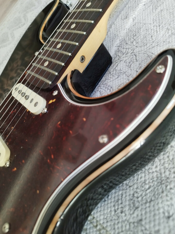 VENDO o CAMBIO  Stratocaster Vanz Jimmy Sumers por Jazzbass, o Acústica