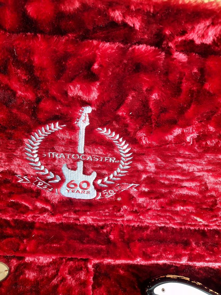 Stratocaster Custom Shop 1954 60th Anniversary. CAMBIOS dentro
