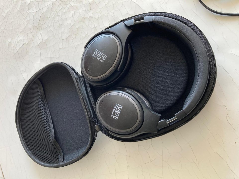 Auriculares VSX Slate Closed Back Platinum de segunda mano · Foto 4 de 4 · Barcelona · 300 €