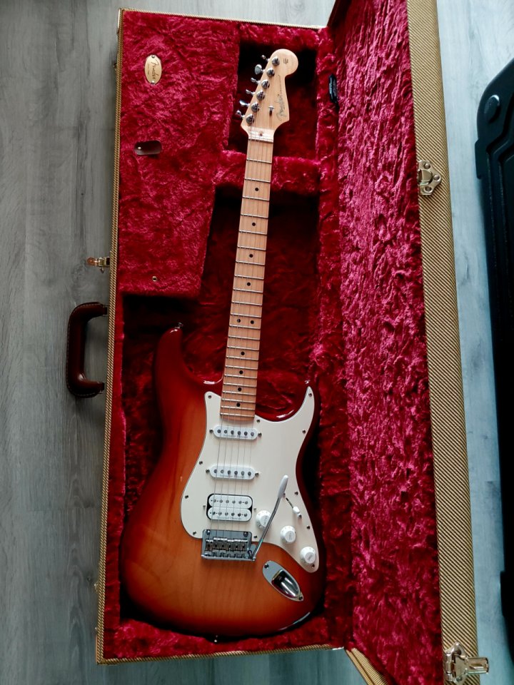 Fender Stratocaster Standart (Seymour Duncan) de segunda mano · Foto 1 de 10 · Alicante · 1500 €