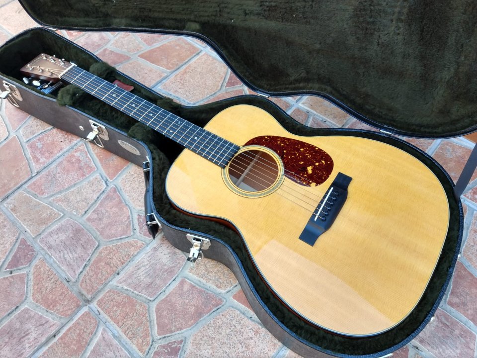 GUITARRA MARTIN 00-18