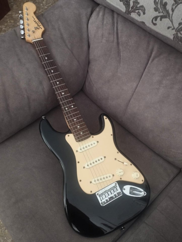 Squier Stratocaster MINI + Funda