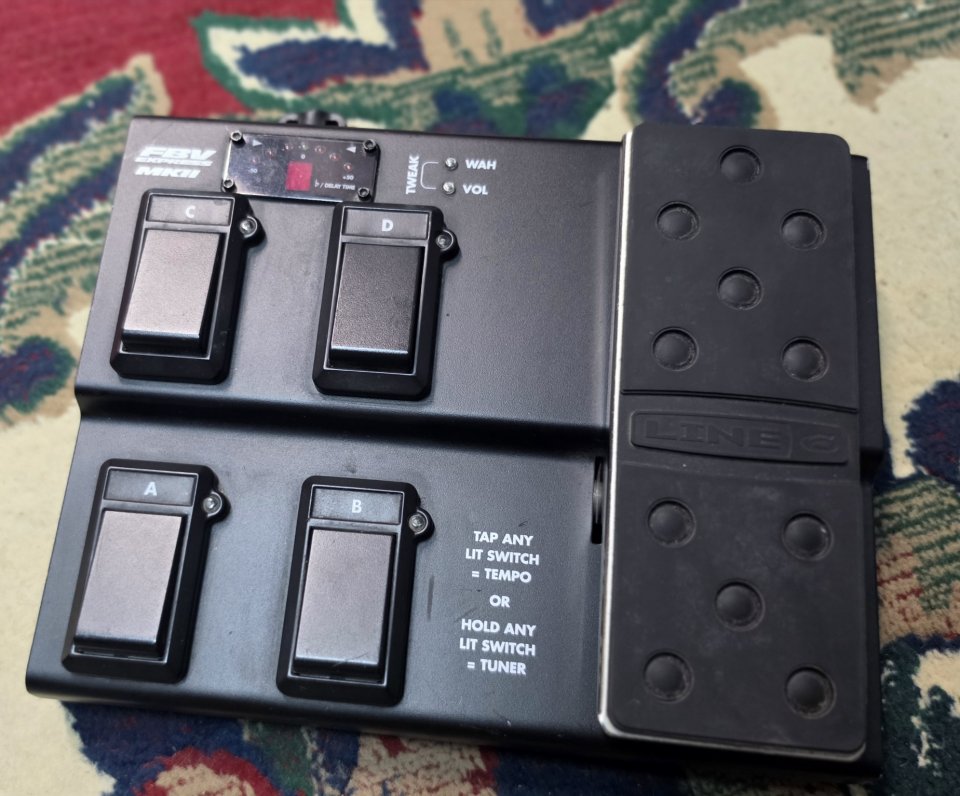 Amplificador Line 6 Spider IV + Pedalera FBV Express de segunda mano · Foto 10 de 10 · Araba · 300 €